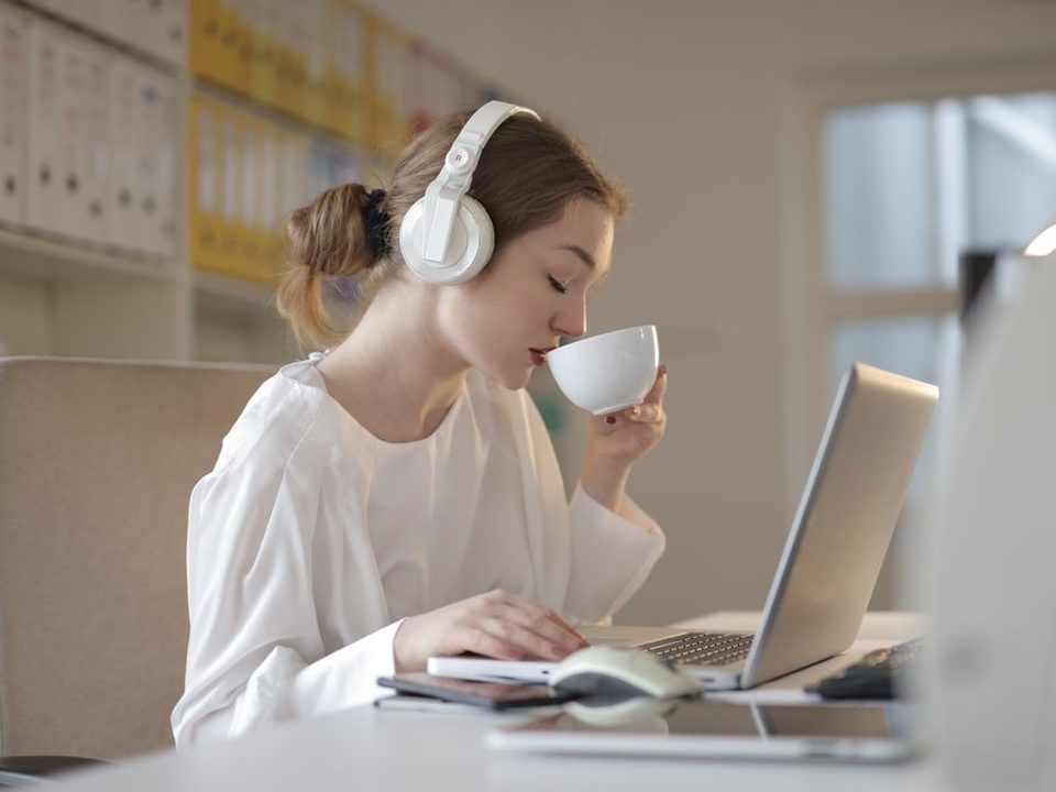 Support specialist on a headset at a laptop